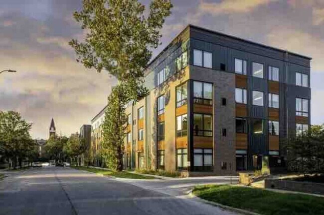Building Photo - 2530 University Ave
