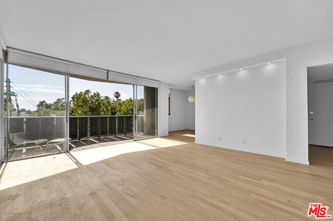 Building Photo - 4455 Los Feliz Blvd