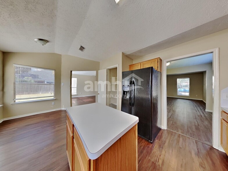 Building Photo - 2908 Cambridge Circus