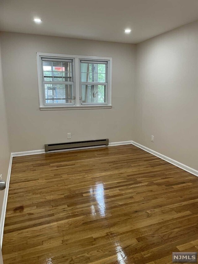 Building Photo - 411 Elm St