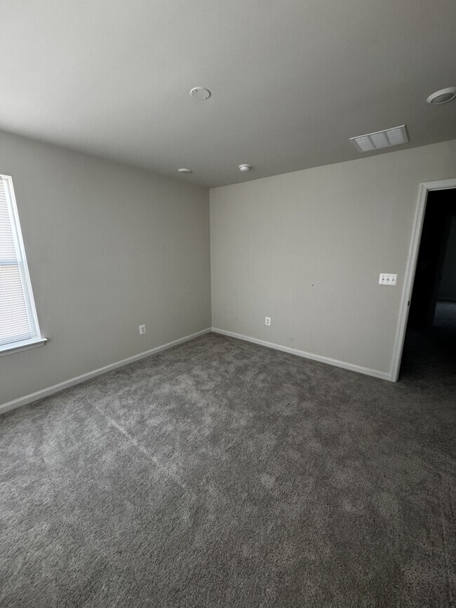 Building Photo - 122 Milburn Dr