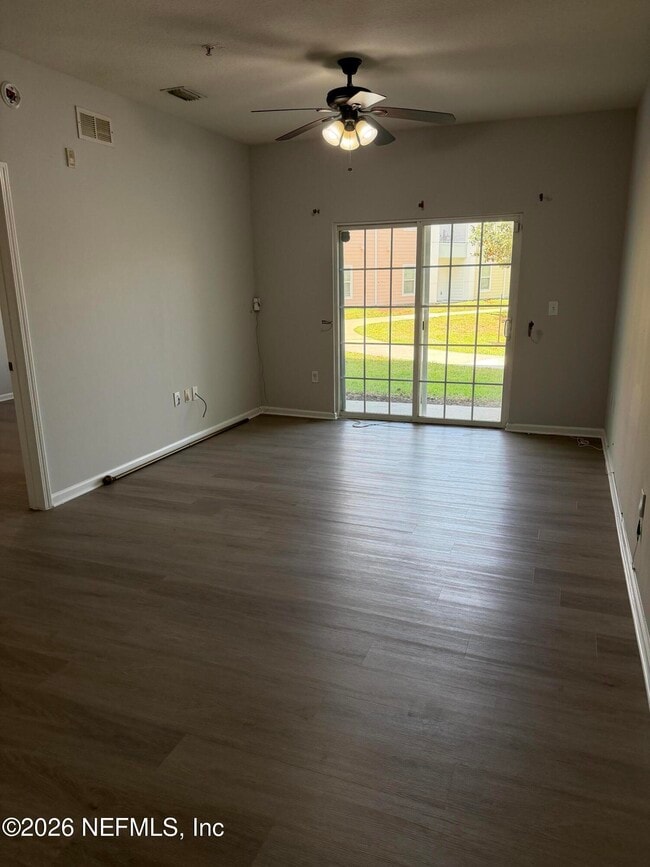 Building Photo - 8201 Green Parrot Rd