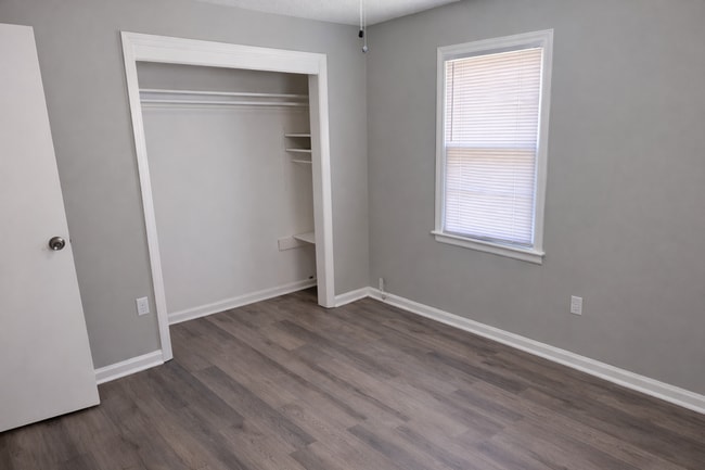 Building Photo - Cute Two Bedroom near KU Medical Center