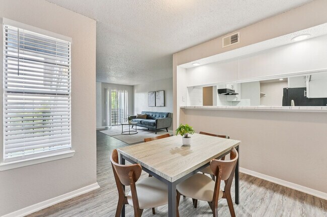 Building Photo - 2511 Thomason Cir