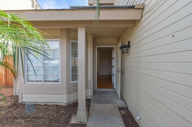 Building Photo - 4 Bed 3 Bath Single Family House with Large Backyard in Moreno Valley