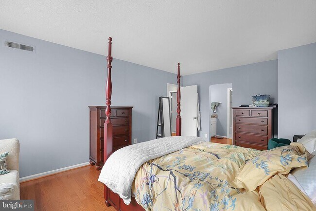 Building Photo - 3713 S George Mason Dr