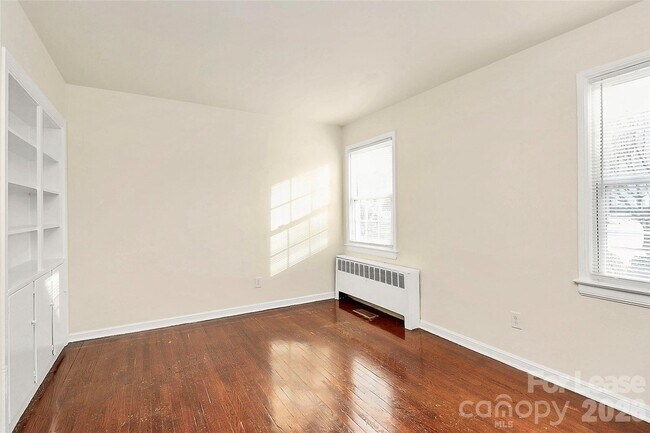 Building Photo - 540 Wakefield Dr