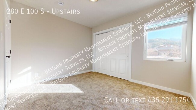 Building Photo - Newly Remodeled 3 Bedroom Apartment