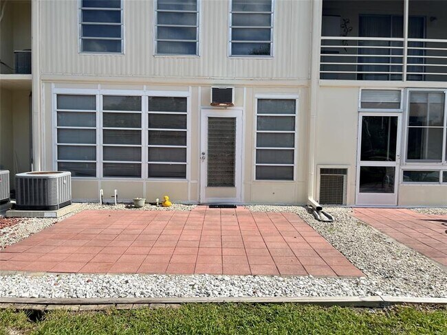Building Photo - 158 Tilford S