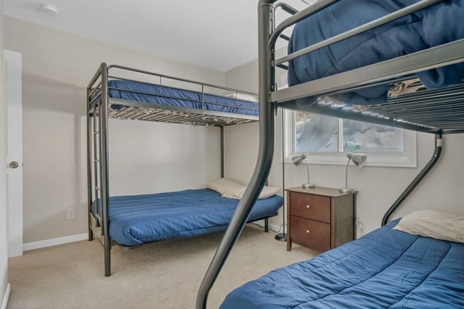 Building Photo - 410 D Bayview Dr