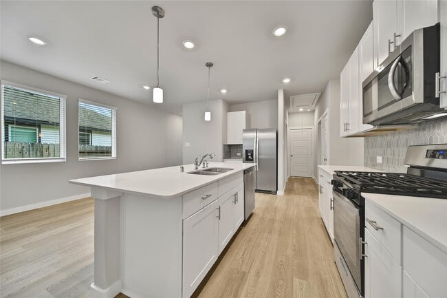Building Photo - 6609 Lahna Oak Dr