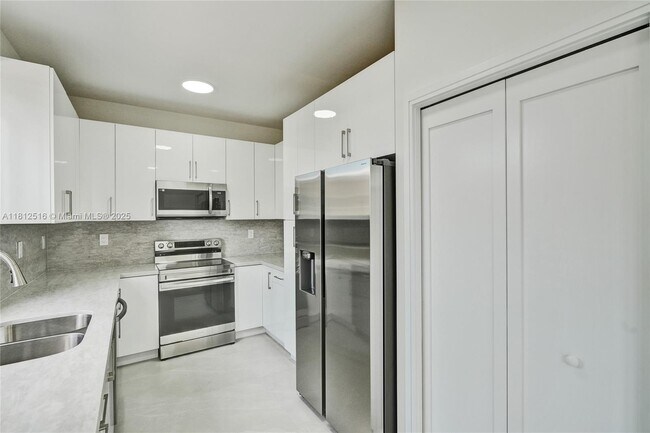 Building Photo - 5145 E 3rd Ave