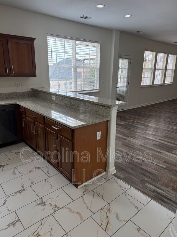 Building Photo - 223 Collingwood Ln