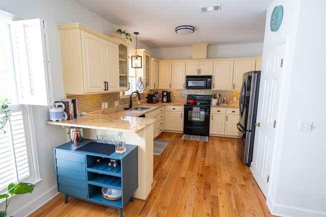 Building Photo - 3156 Iberville Way