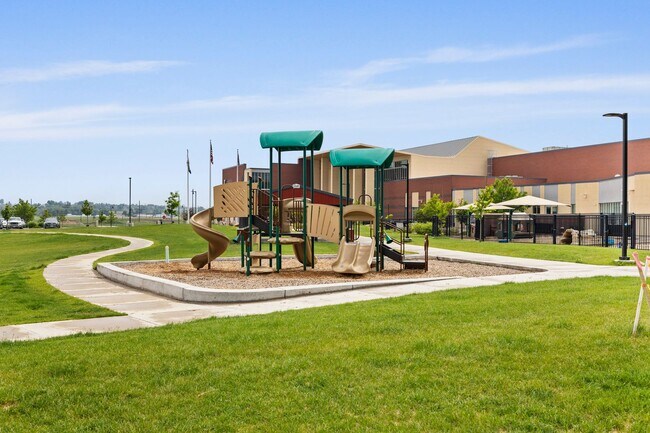 Building Photo - Beautiful 3-Bedroom Townhome with Park Views- Available July 25th!