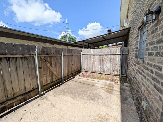 Building Photo - 2700 N 16th St