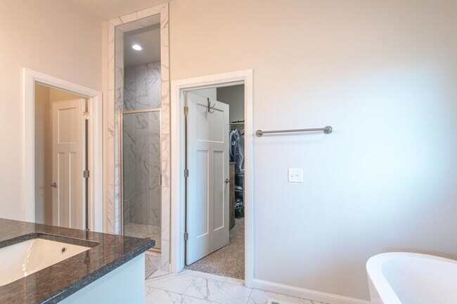 Building Photo - 2244 E Kellan Ct Terrace