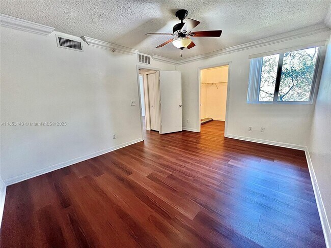 Building Photo - 9905 Westwood Dr