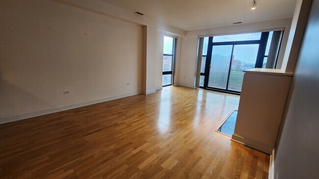 Building Photo - 1260 W Washington Blvd