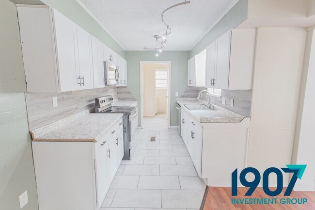 Building Photo - 9212 S McKinley Ave