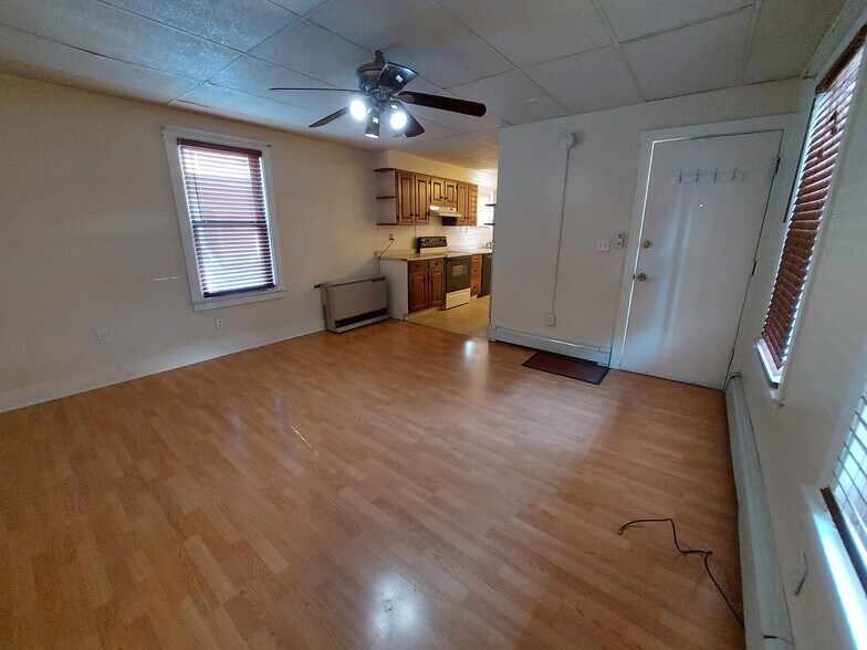 Building Photo - 303 Hanover St