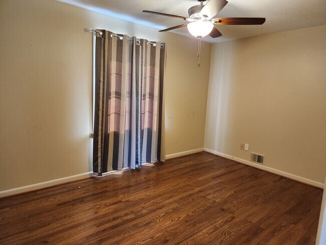 Building Photo - 104 Linwood Dr