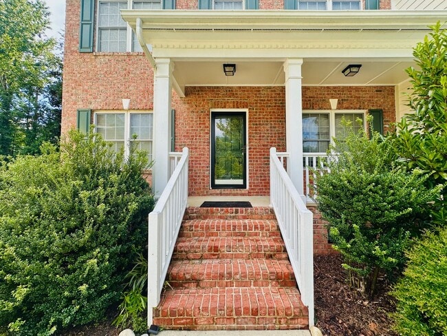 Building Photo - 5 BD, 4 BA Beautiful Wakefield Home
