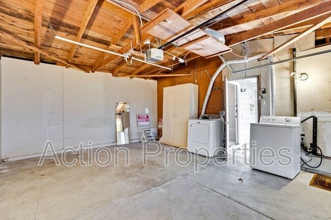 Building Photo - 1764 Montecito Ave