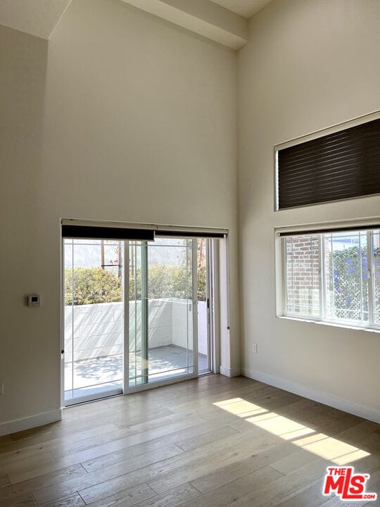 Building Photo - 5019 W Maplewood Ave