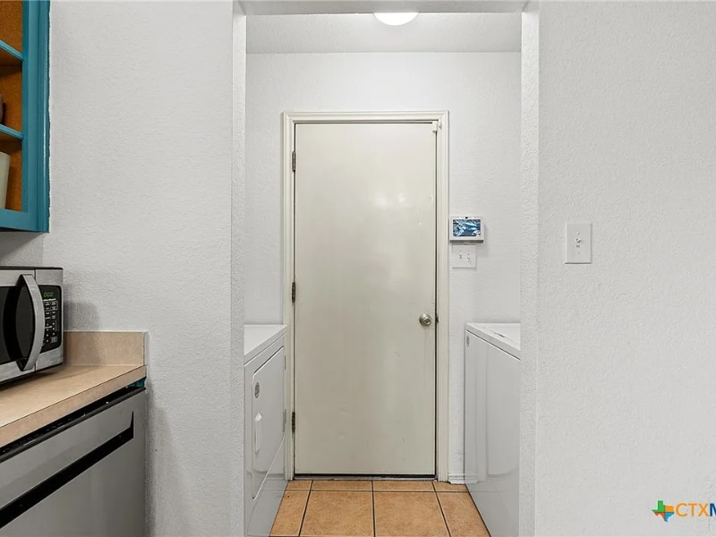 Building Photo - 2011 Agate Dr