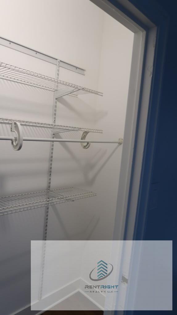 Building Photo - 534 W Stratford Pl