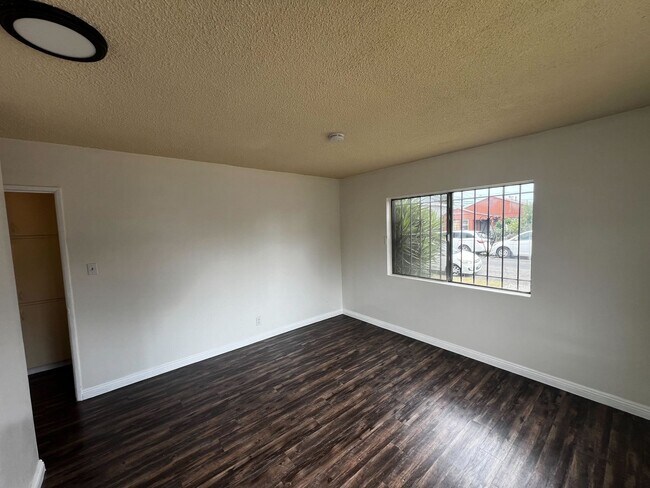 Building Photo - 61ST