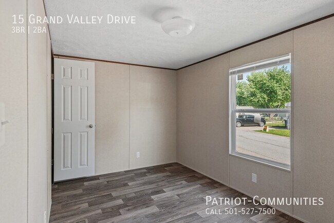 Building Photo - 15 Grand Valley Dr