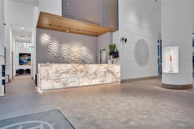 Building Photo - 5959 Collins Ave