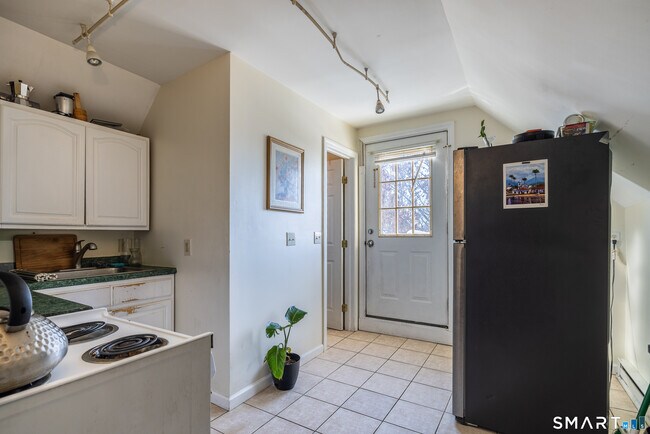 Building Photo - 795 Brewster St