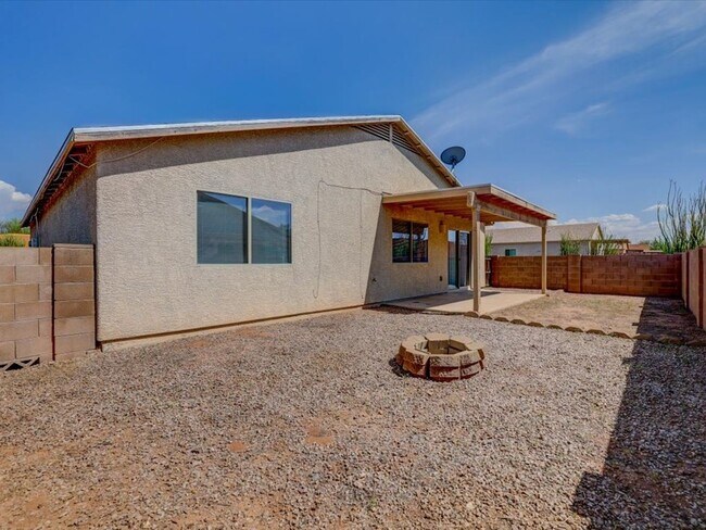 Building Photo - 5758 E Vuelta De Nuestro Pueblo
