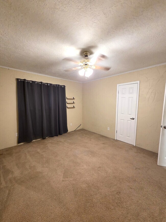 Building Photo - 121 County Rd 637