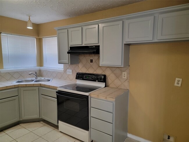 Building Photo - 13316 Firebrick Dr