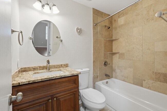 Building Photo - Roomy 3 bedroom 2 bath with great fenced yard