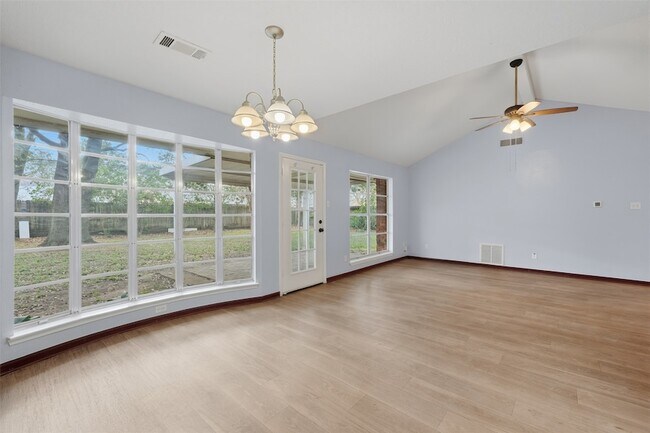 Building Photo - 7015 Pella Dr