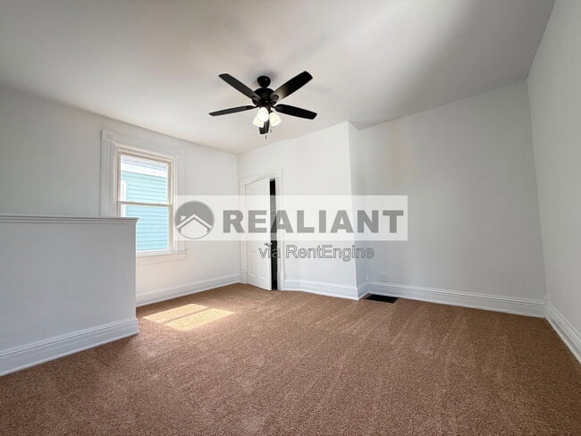 Building Photo - 124 W 31st St