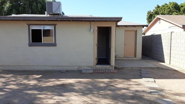 Building Photo - 4717 N 47th Dr