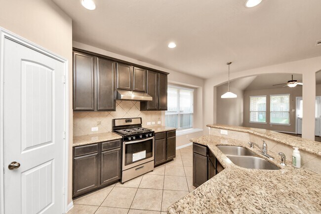 Building Photo - 3115 Lake Dr