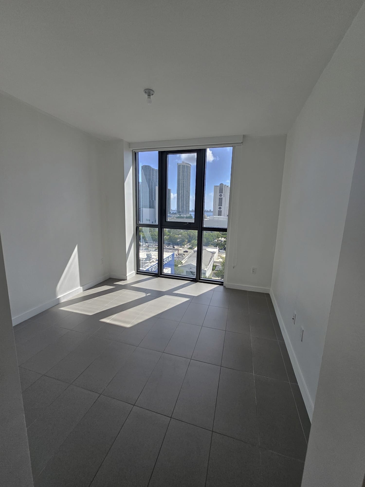 Building Photo - 1600 NE 1st Ave