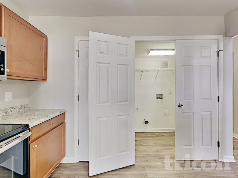 Building Photo - 2114 Lexington Ave