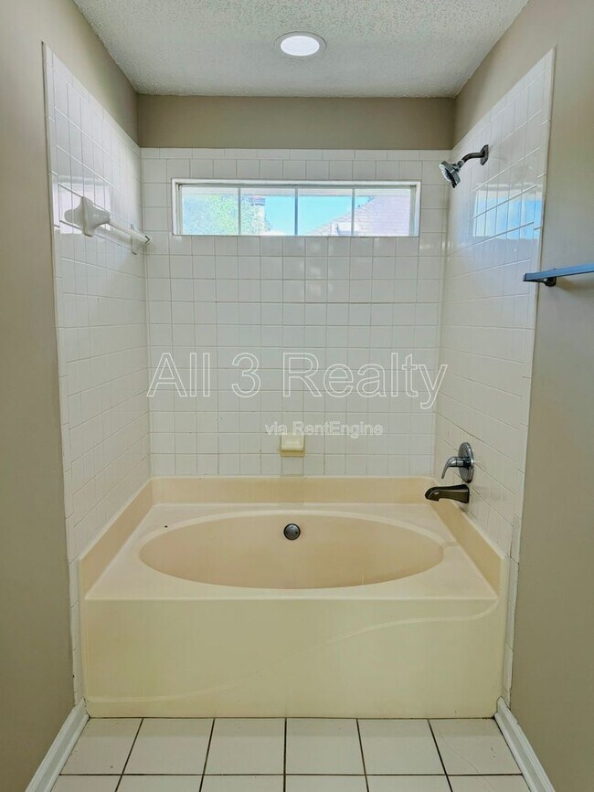 Building Photo - 4025 Oak Shadow Ln