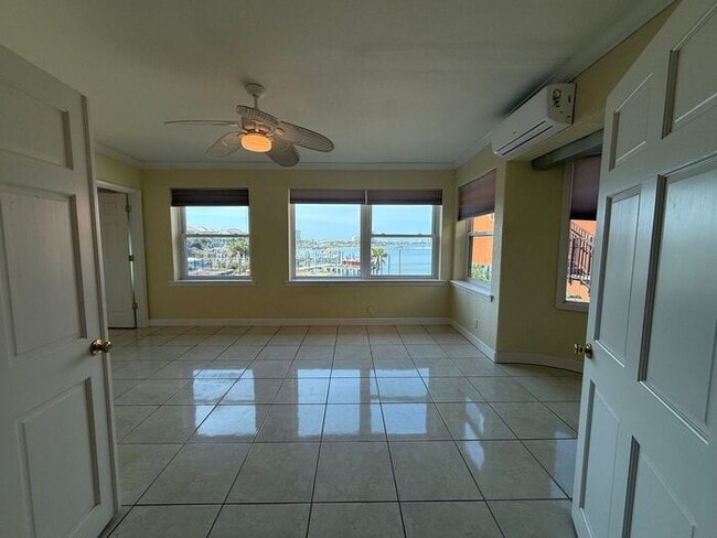 Building Photo - Pensacola Beach - 3 bedroom, 4 bathroom - 2nd and 3rd floor balconies with water view