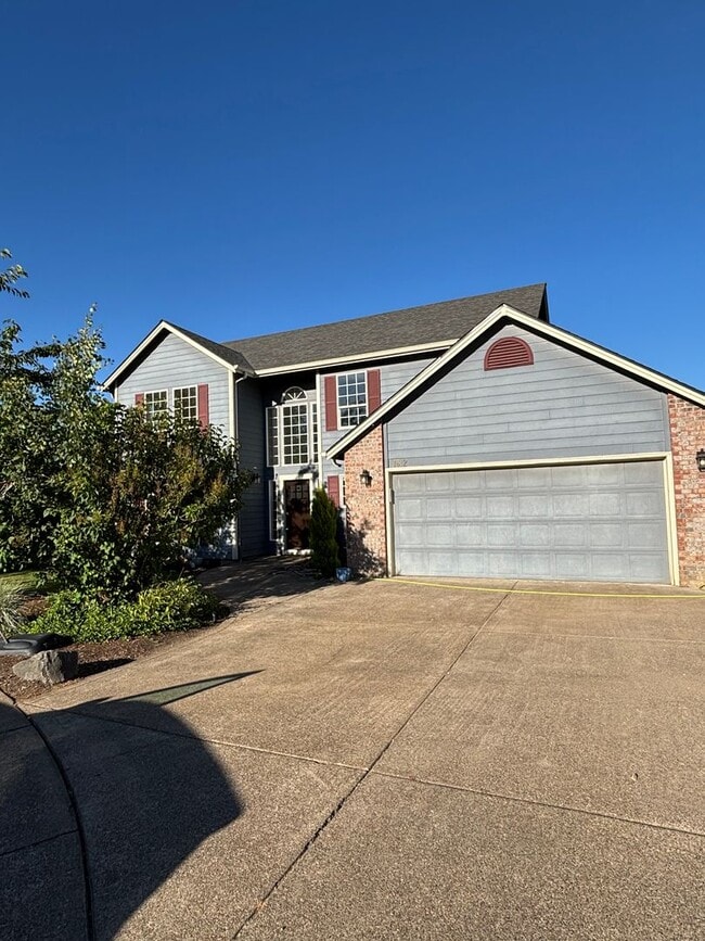 Building Photo - 4 Bedroom 2.5 Bathroom Home in NW Salem!