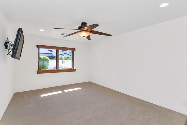 Building Photo - 4209 E Weldon Ave