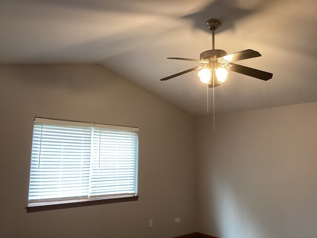 Building Photo - 27450 W Fawn Lake Ct